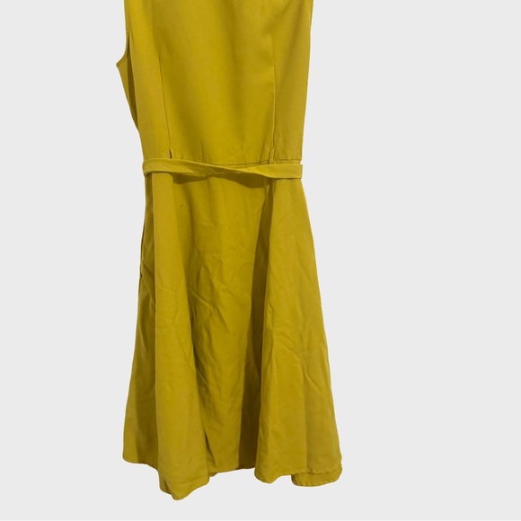 Sharagano Chartreuse Yellow Buttoned Belted Midi Sleeveless Dress. - Picture 5 of 6
